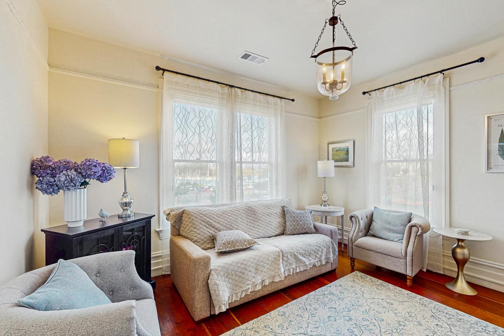 Lilac Victorian Downstairs 유레카 객실 사진